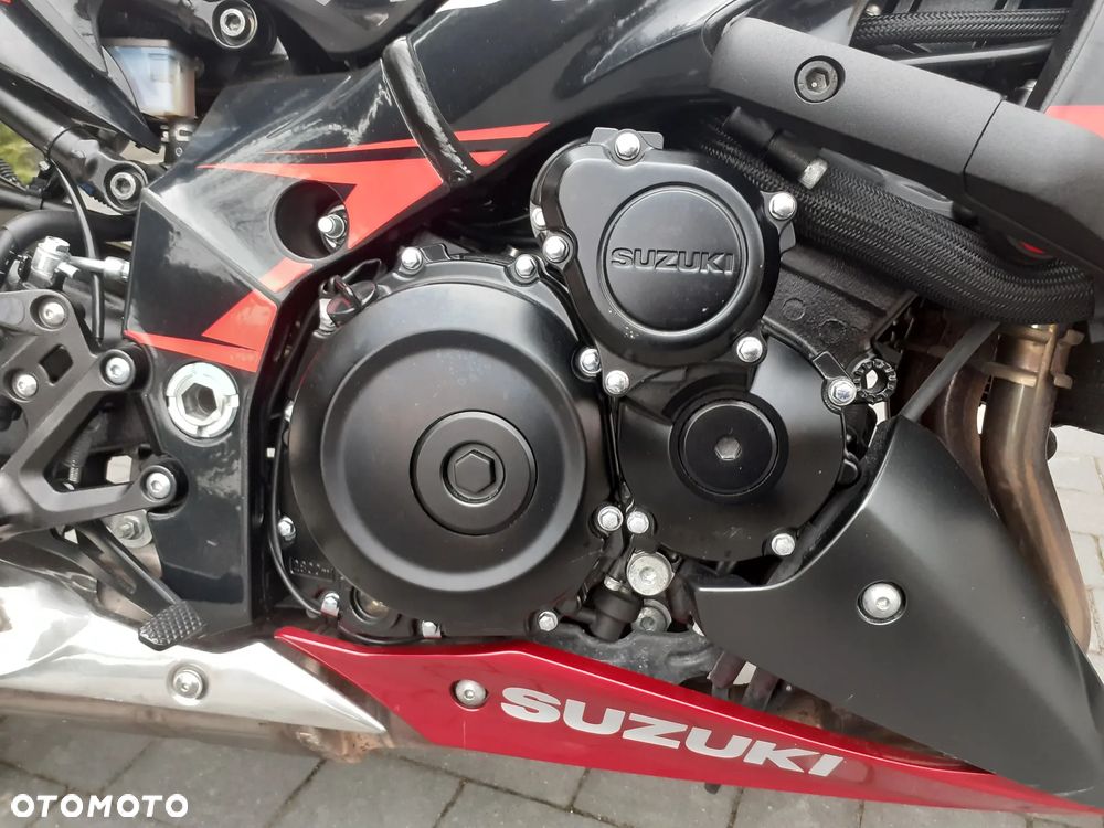 Suzuki GSX 1000 - 26