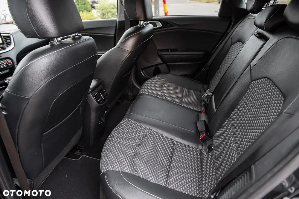 Kia Ceed 1.6 GDI DCT OPF Platinum Edition - 27
