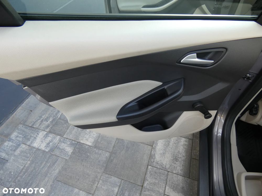 Ford Focus 1.6 Trend - 29