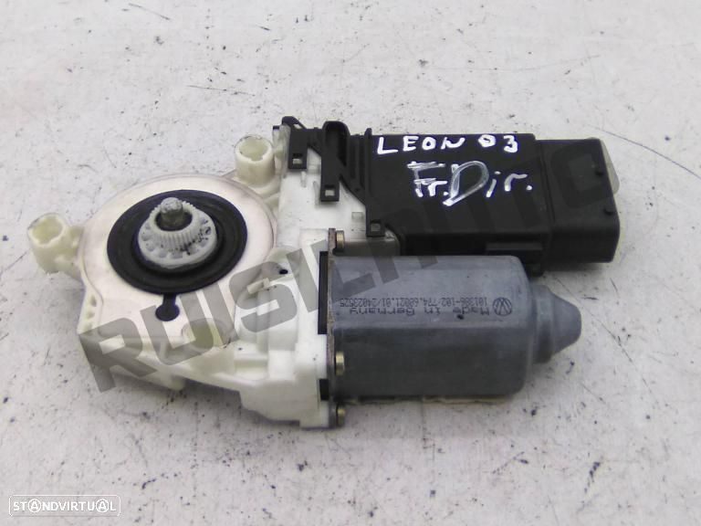 Motor Elevador Frente Direito Confort  Seat Leon (1m) [1999_200 - 1