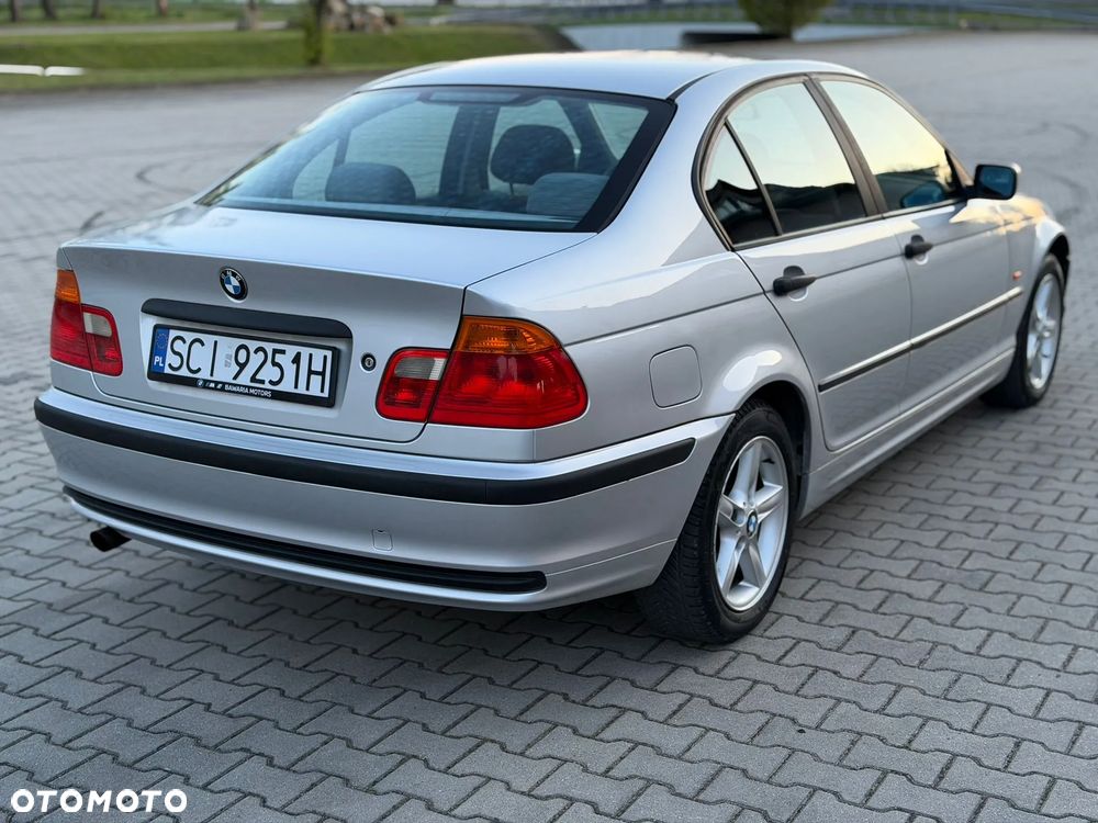 BMW Seria 3 318i - 5