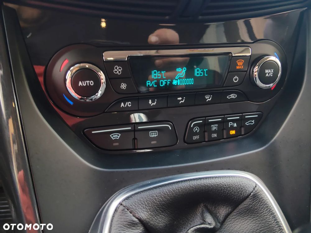 Ford Kuga 2.0 TDCi 4x4 Titanium - 36