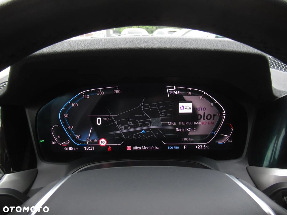 BMW Seria 3 330i xDrive - 34