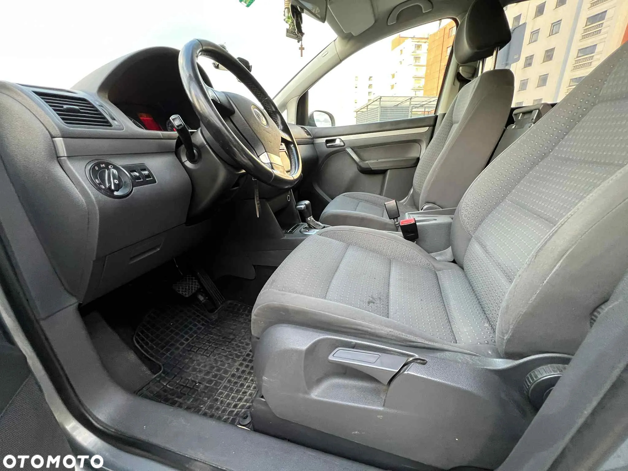 Volkswagen Touran 2.0 TDI Highline DSG - 25