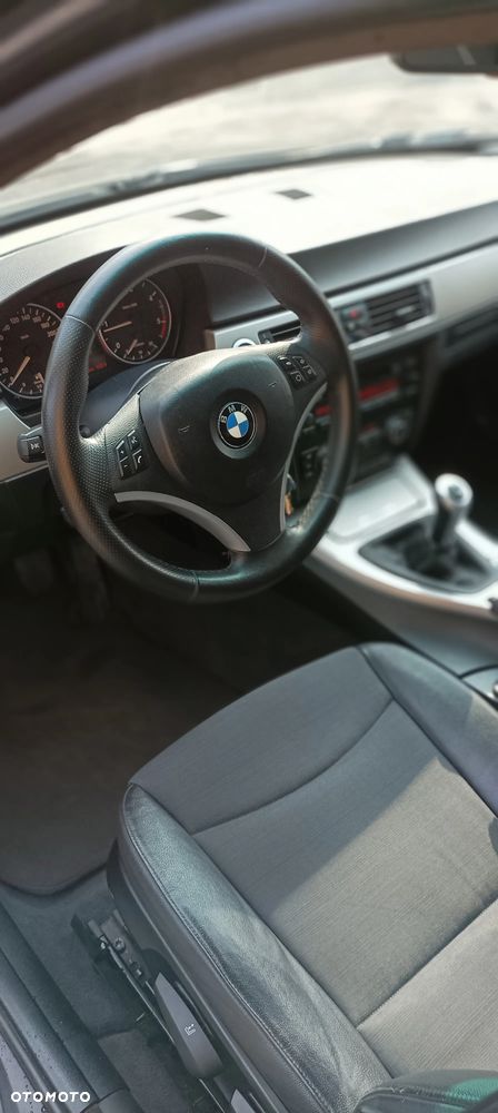 BMW Seria 3 320d - 16