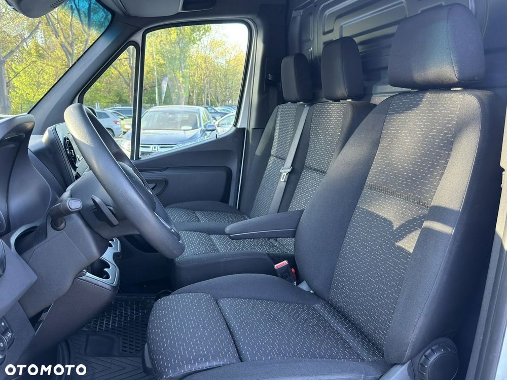 Mercedes-Benz Sprinter - 12