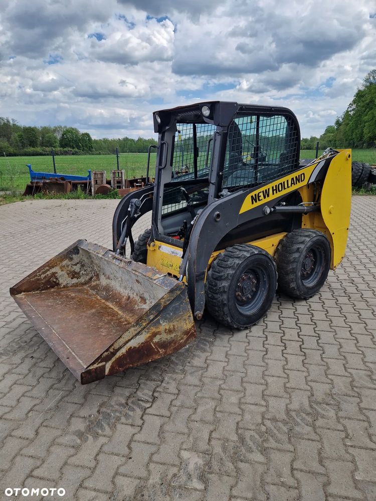 New Holland L216 - 1