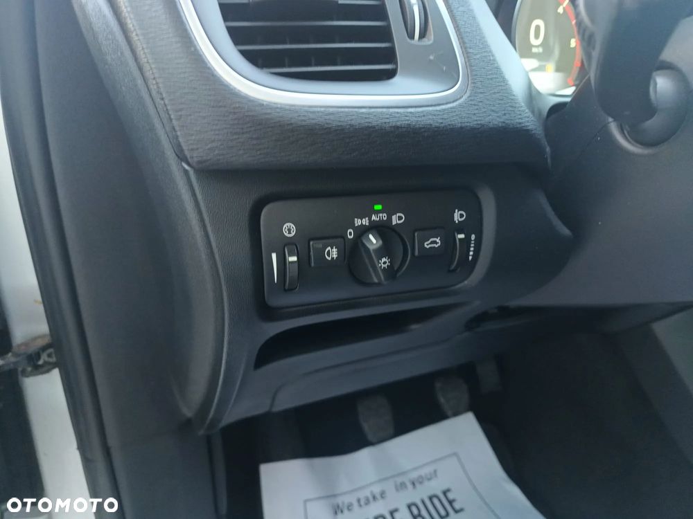 Volvo V40 D4 Drive-E Momentum - 21