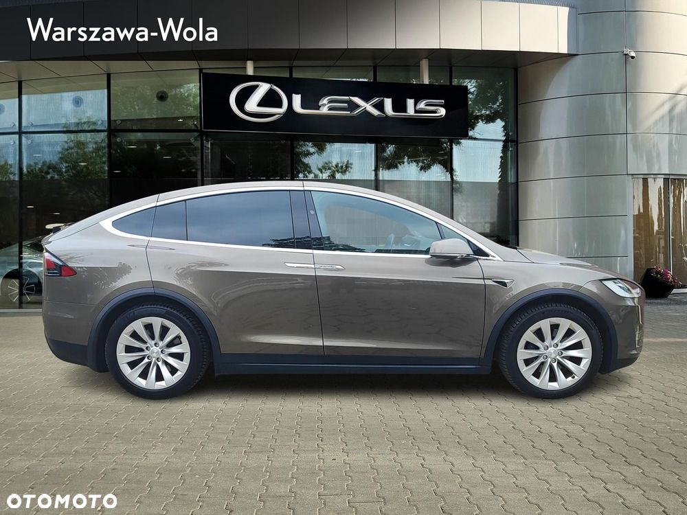 Tesla Model X 90 D - 8