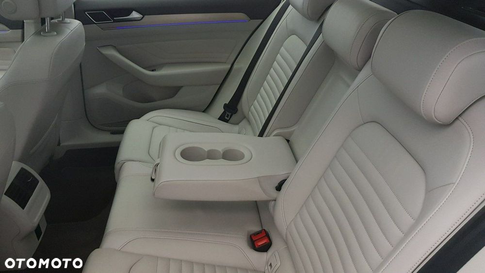 Volkswagen Passat - 17