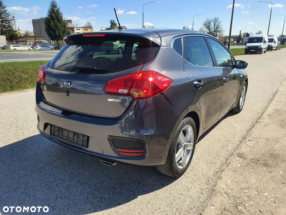 Kia Ceed 1.4 CVVT Dream-Team Edition - 6