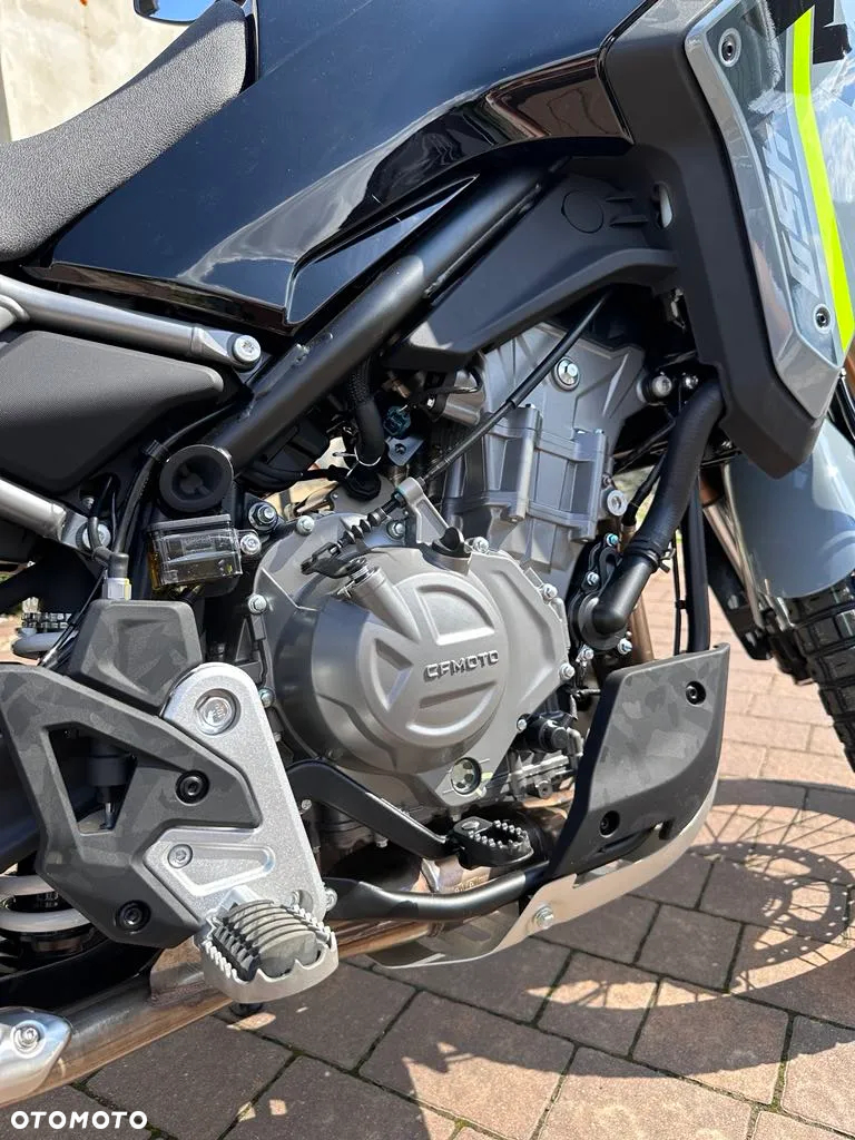 CFMoto MT - 7