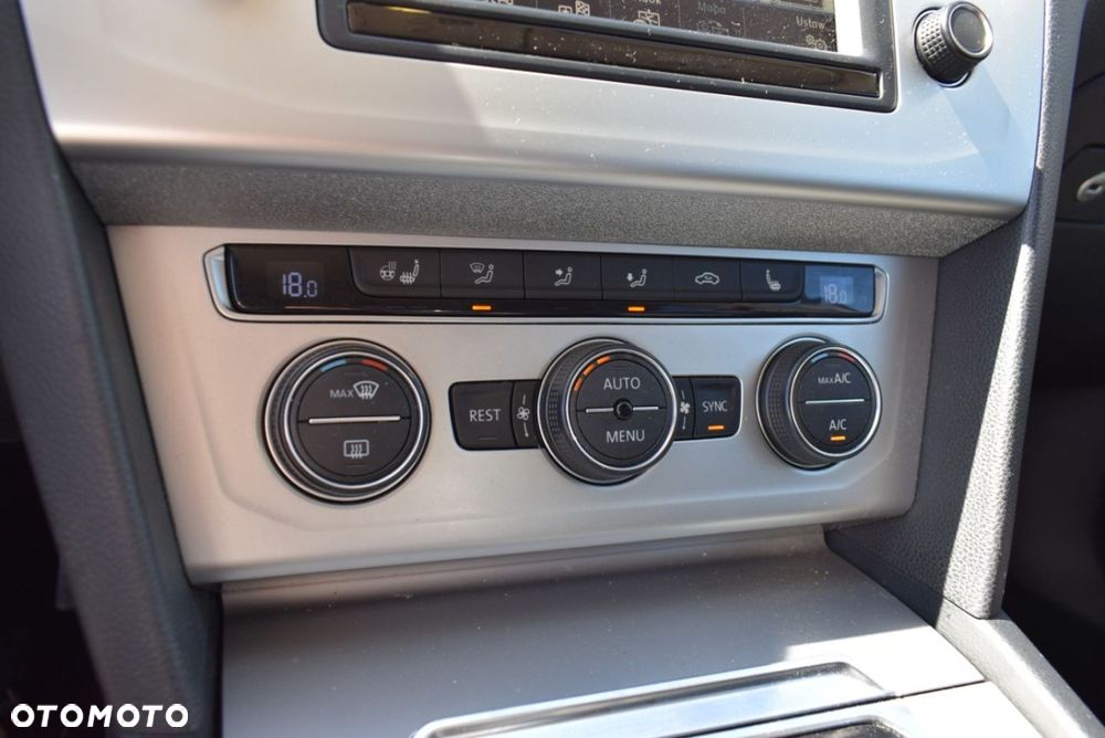 Volkswagen Passat - 35