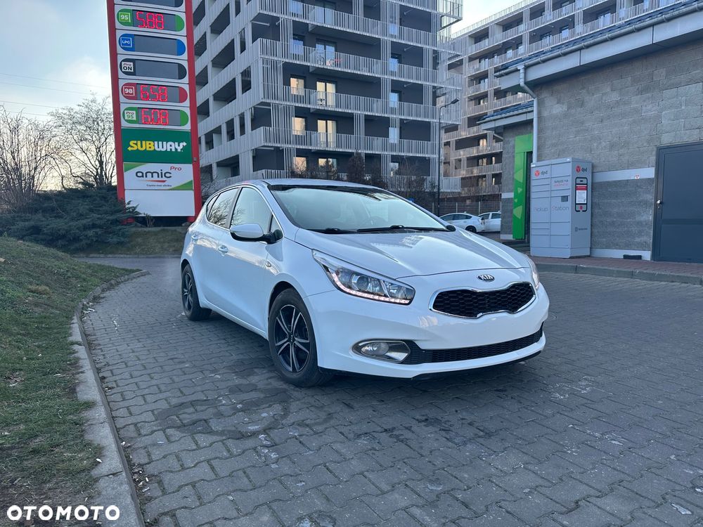 Kia Ceed 1.6 CRDi 128 97g Edition 7 - 3