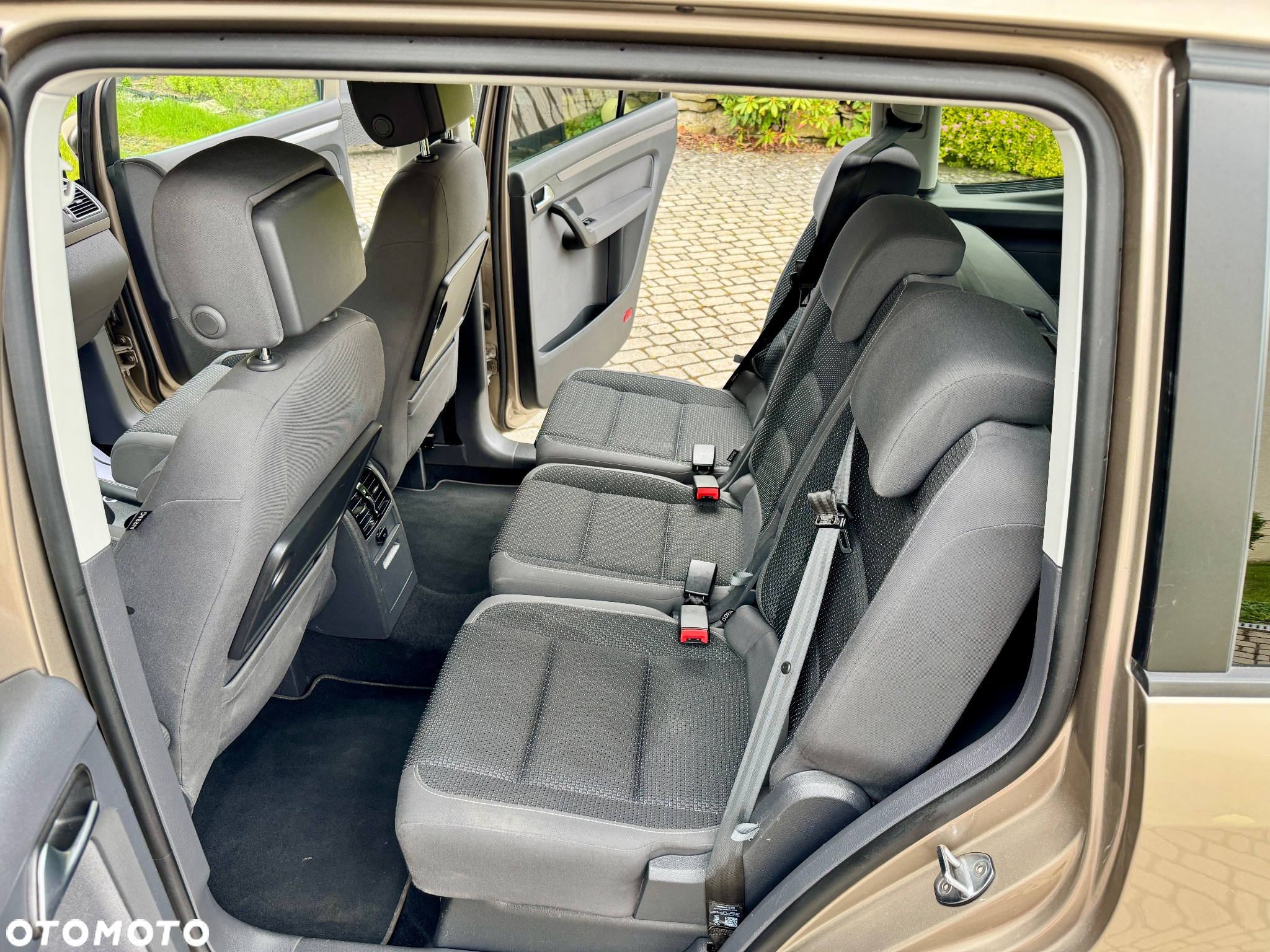 Volkswagen Touran 1.6 TDI DPF BlueMotion Technology DSG Comfortline - 8