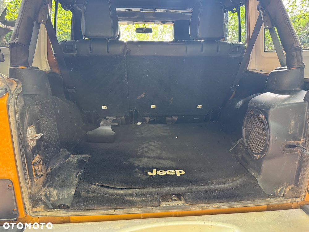 Jeep Wrangler Unlimited 3.6 Automatik Sahara - 32