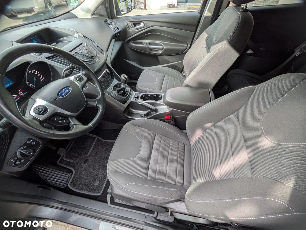 Ford Kuga - 11
