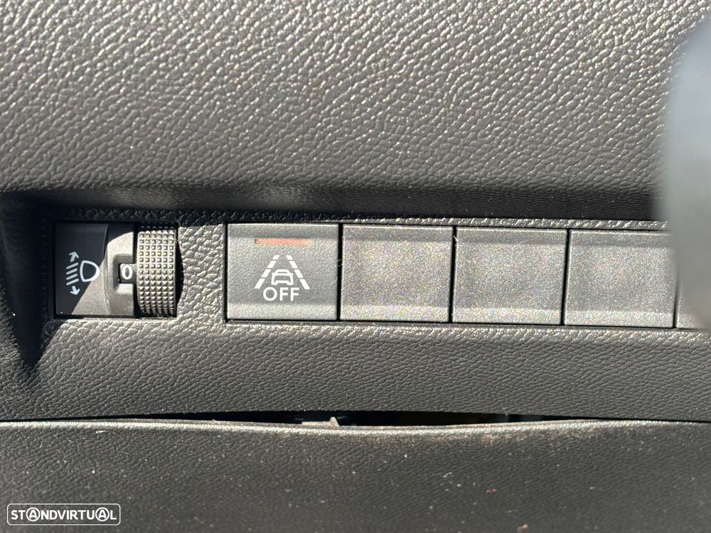 Peugeot e-208 50 kWh SE Style - 18