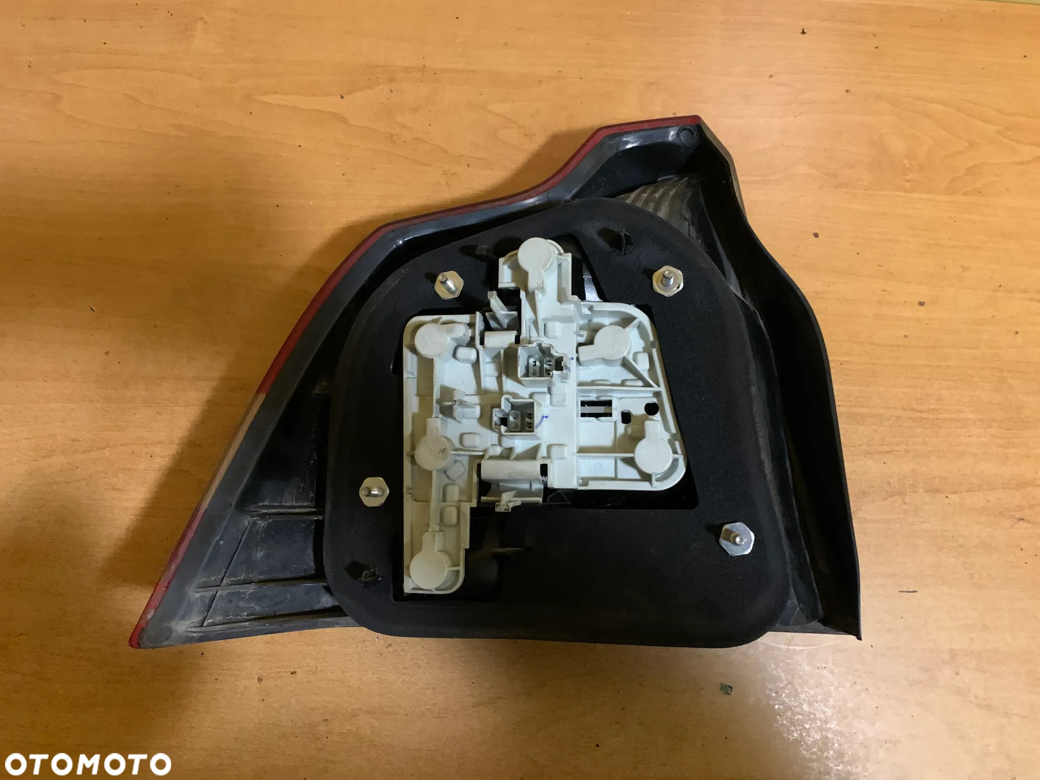 LAMPA PRAWY TYŁ VOLVO S40 II SEDAN 05R - 3