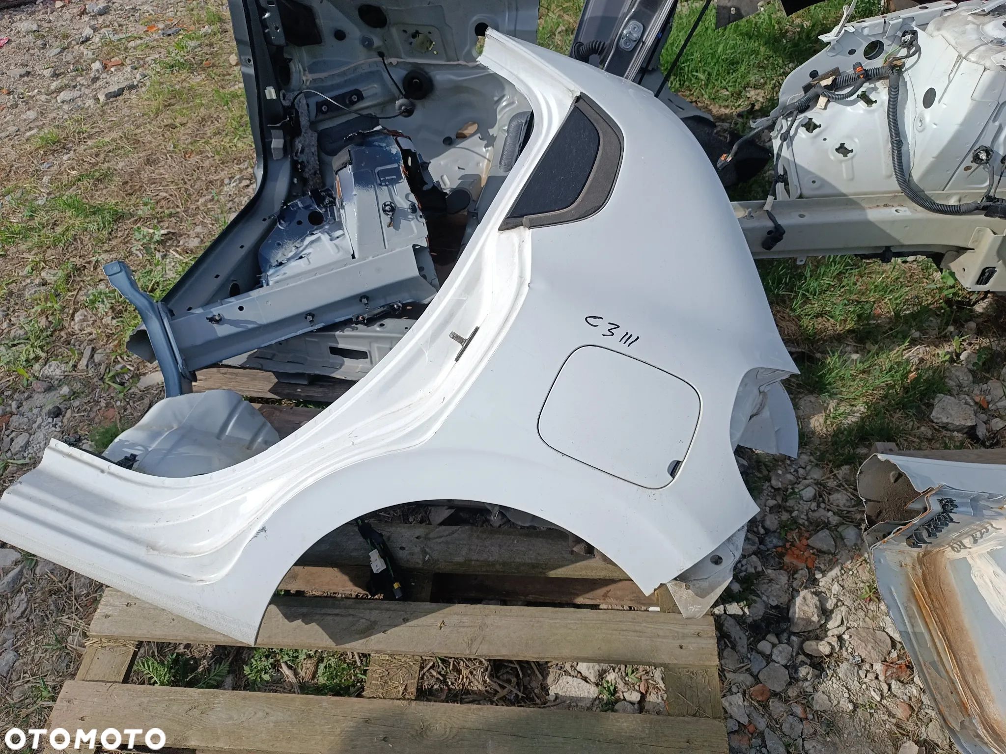 BŁOTNIK LEWY ĆWIARTKA POSZYCIE CITROEN C3 III - 1