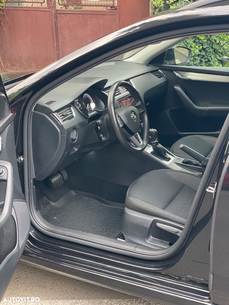 Skoda Octavia 1.6 TDI DSG Style - 6