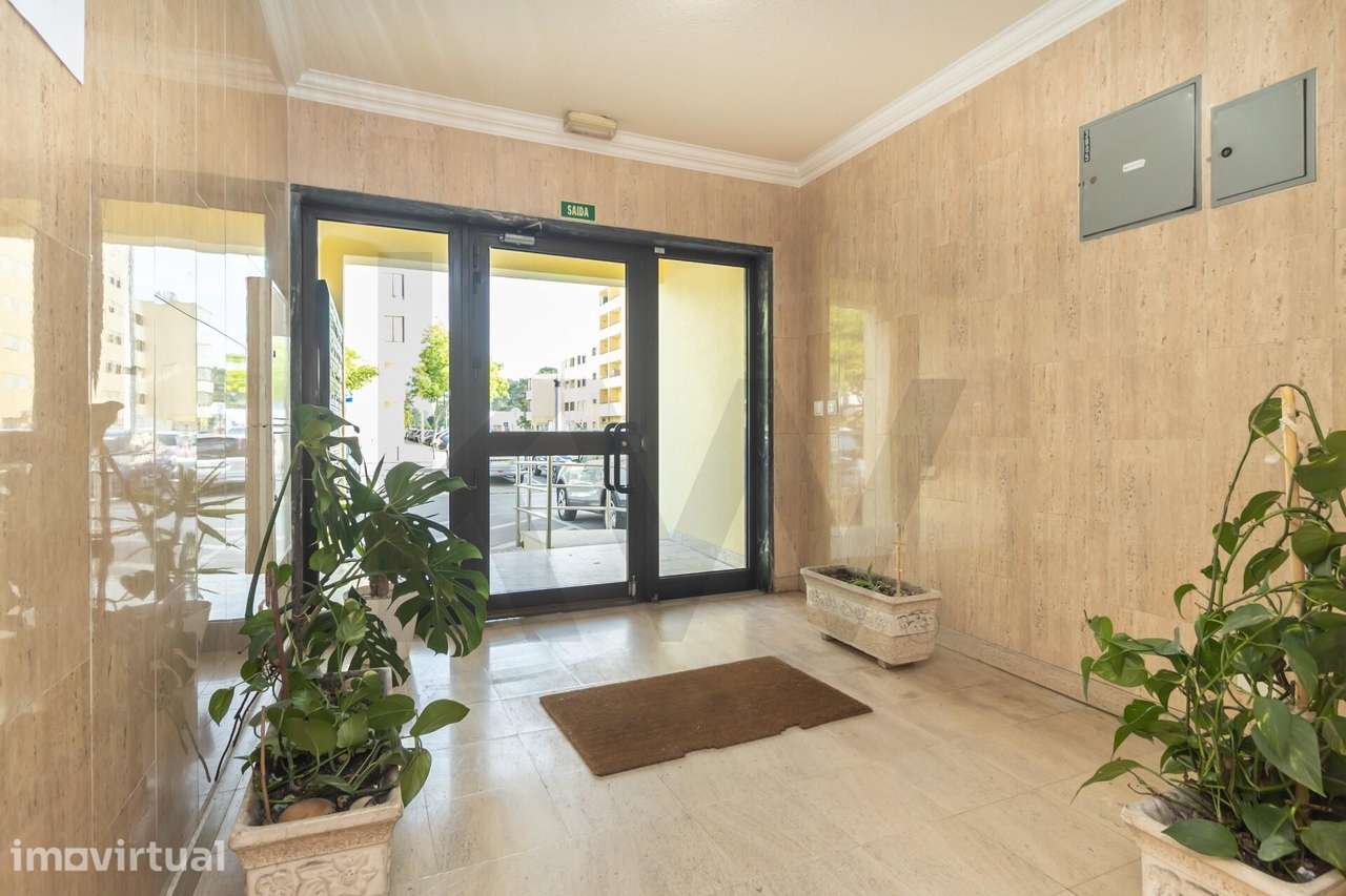 Apartamento T3 com Varanda e Vistas Desafogadas — Quinta dos Fidalguin - Grande imagem: 4/53