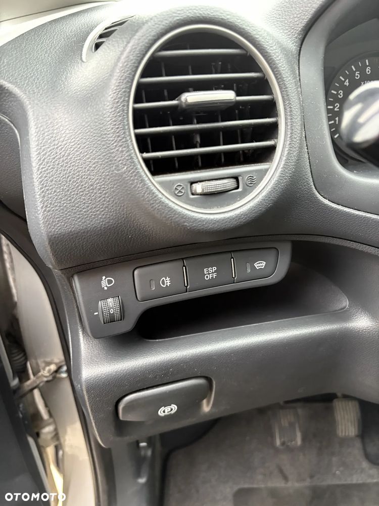 Kia Carens 2.0 EX - 18