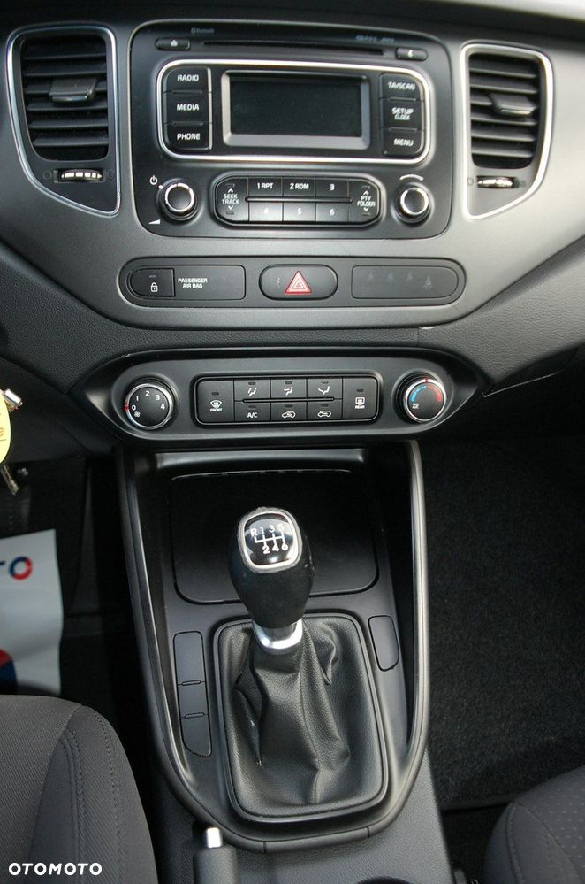 Kia Carens - 23