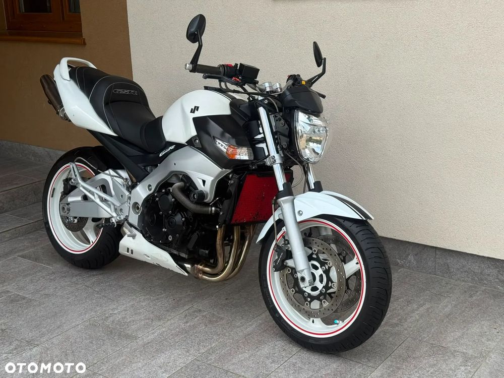 Suzuki GSR - 1