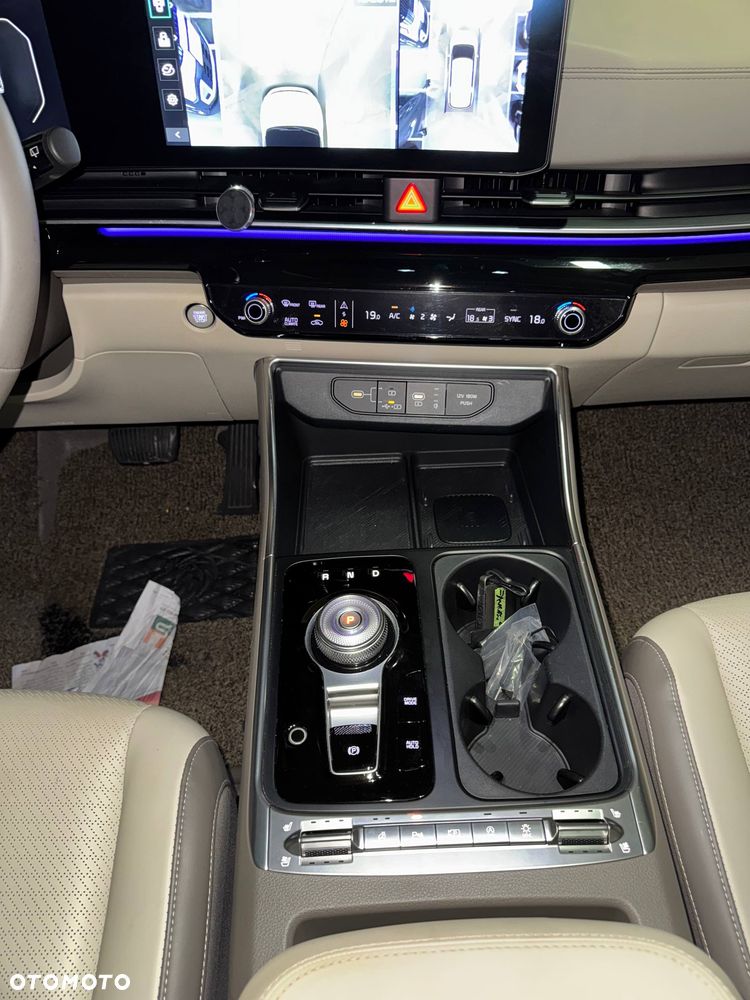 Kia Carnival - 14