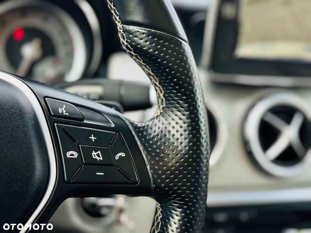 Mercedes-Benz GLA 200 7G-DCT Style - 38