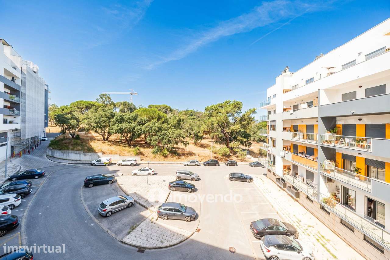 Apartamento T1 moderno, com varanda e áreas amplas, em Corroios - Grande imagem: 5/30
