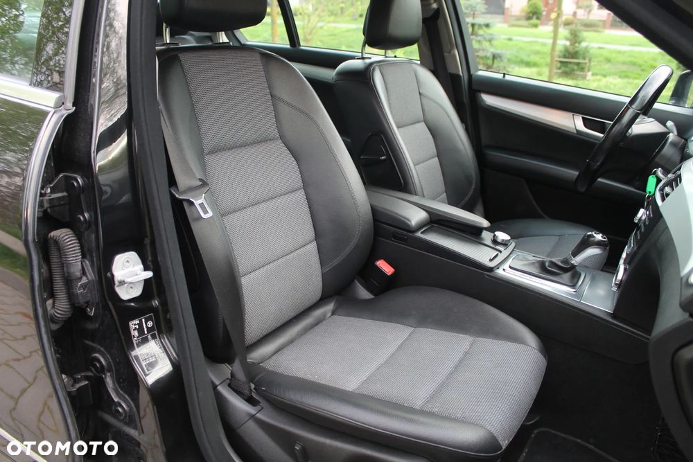 Mercedes-Benz Klasa C 180 CDI DPF (BlueEFFICIENCY) 7G-TRONIC Avantgarde - 32