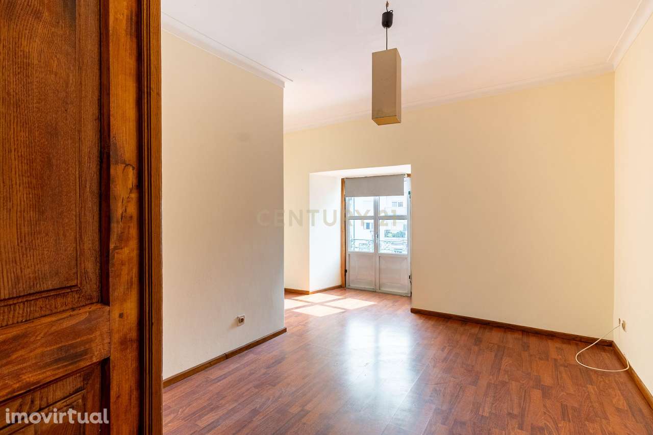 Casa Renovada em Vinhais com 4 Quartos e 5 Casas de Banho - Grande imagem: 5/23