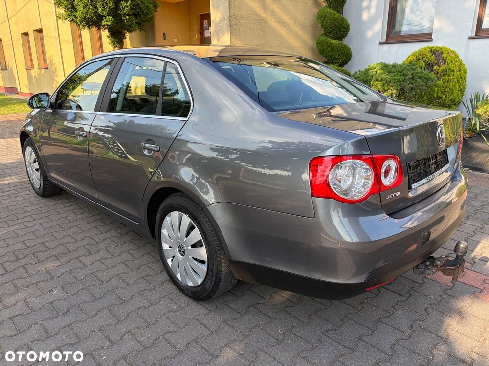 Volkswagen Jetta 1.6 Comfortline - 15