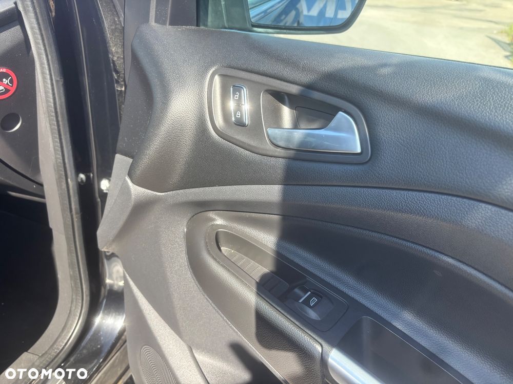 Ford Kuga 1.5 EcoBoost 2x4 Titanium - 34