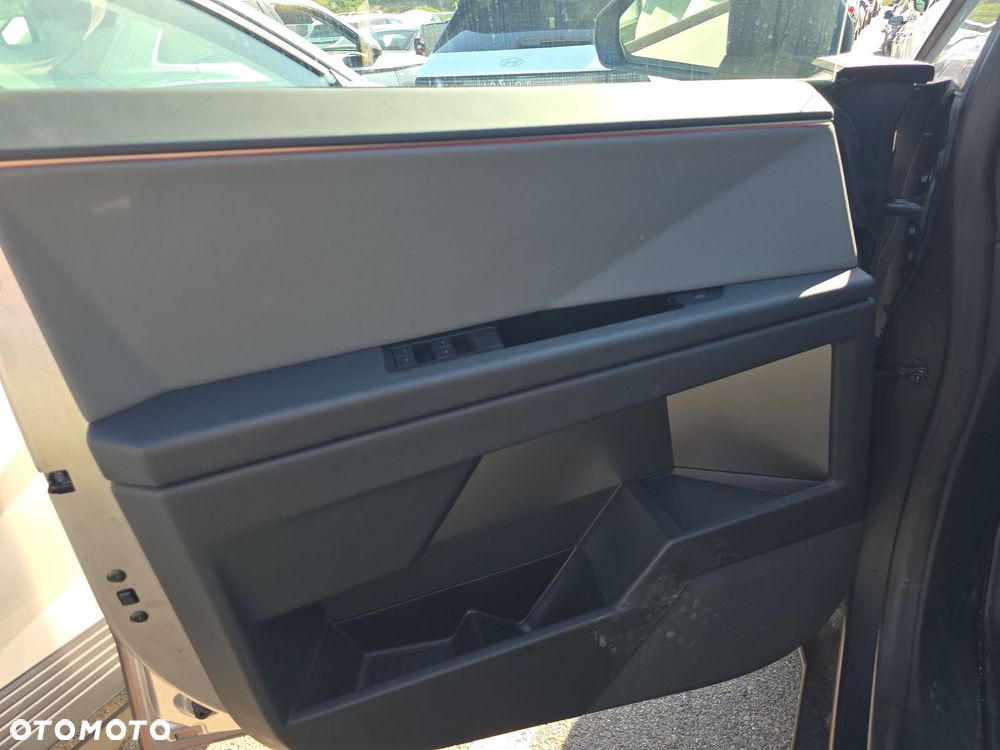 Tesla Cybertruck - 13