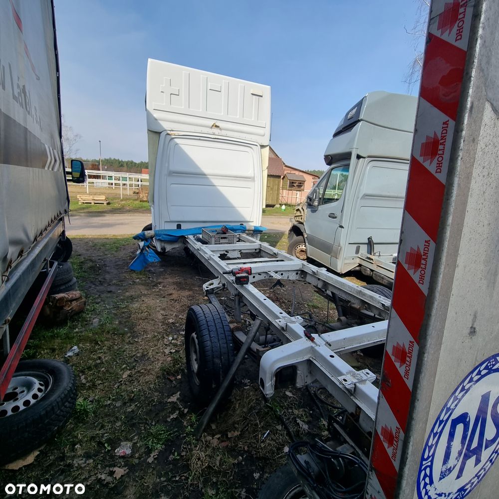Rama  buda karoseria Mercedes sprinter 907 witam mam do sprzedania gołą ramę budę od sprintera 907 na pojedynczym kole - 3
