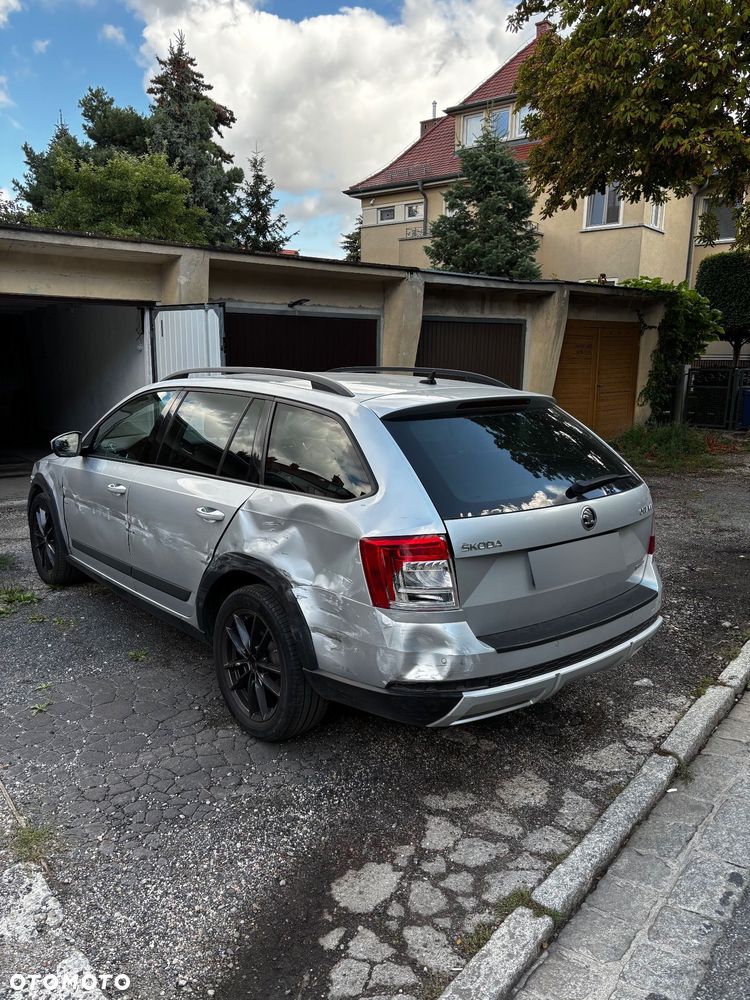 Skoda Octavia Scout 2.0 TDI 4x4 DSG - 7