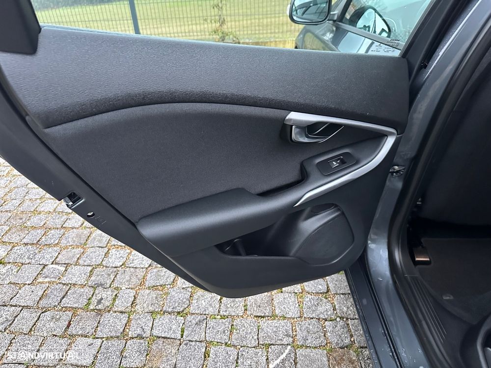 Volvo V40 D2 Momentum - 15