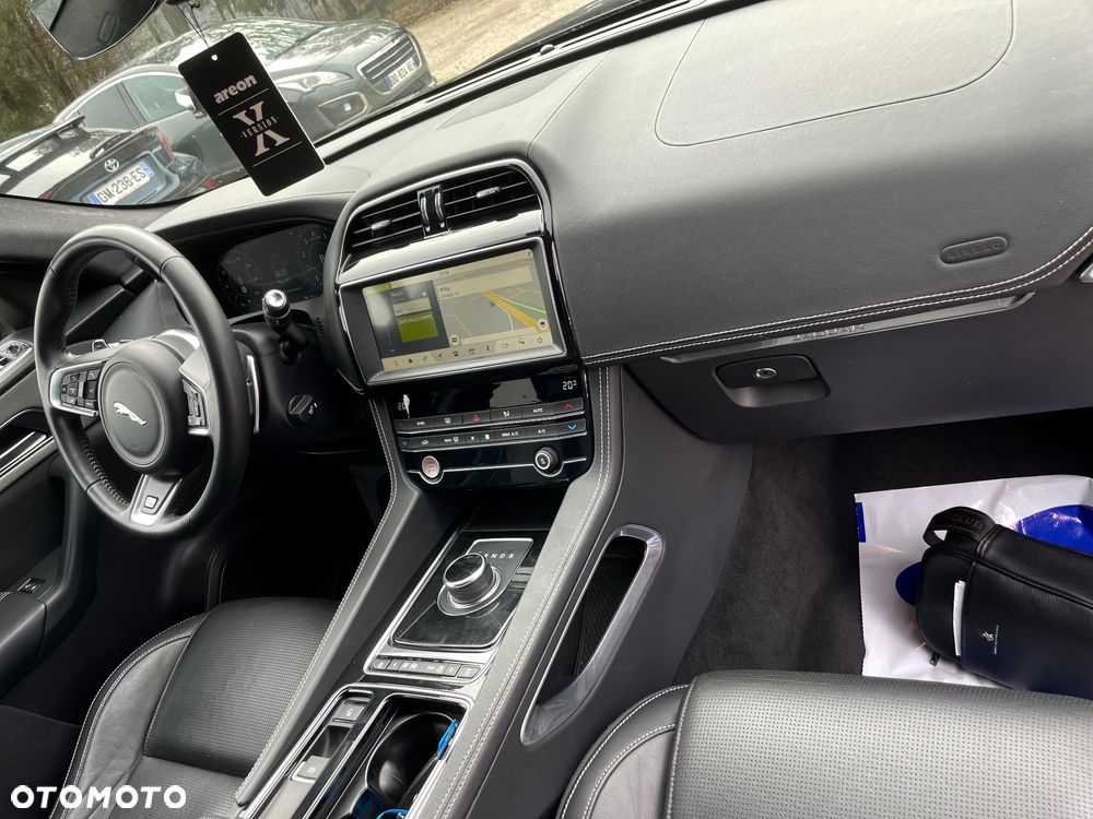 Jaguar F-Pace 25t AWD R-Sport - 15