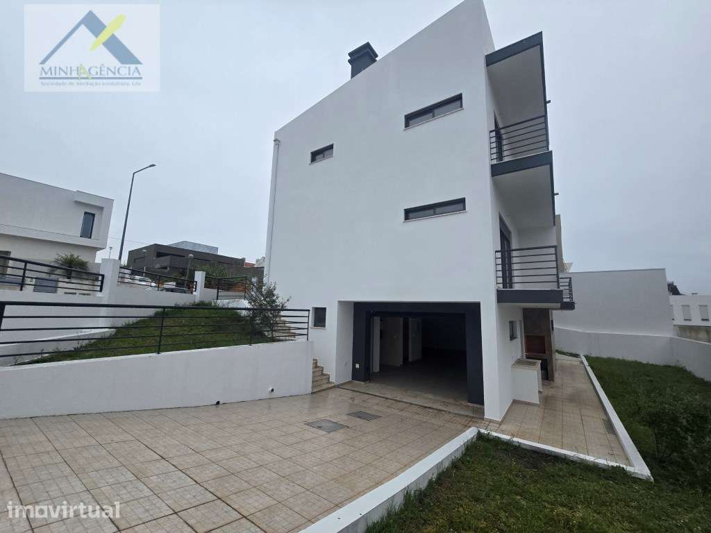 Moradia T5 na Quinta da Lembrança em Almada - Grande imagem: 3/32