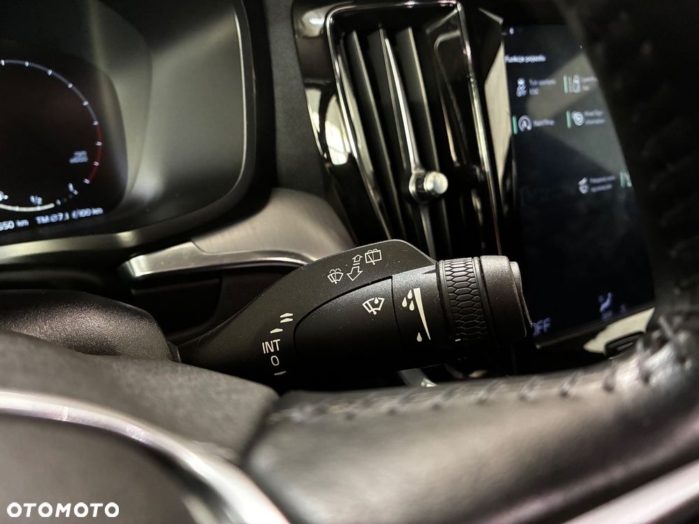 Volvo V60 T4 Momentum Pro - 22