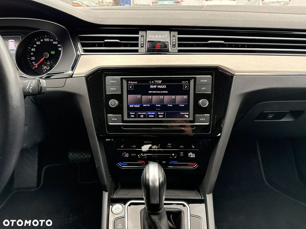 Volkswagen Passat 2.0 TSI Elegance DSG - 24