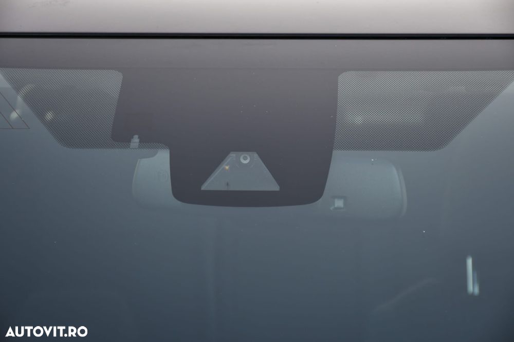 Toyota Prius 1.8 Dual VVT-i Sol+ - 26