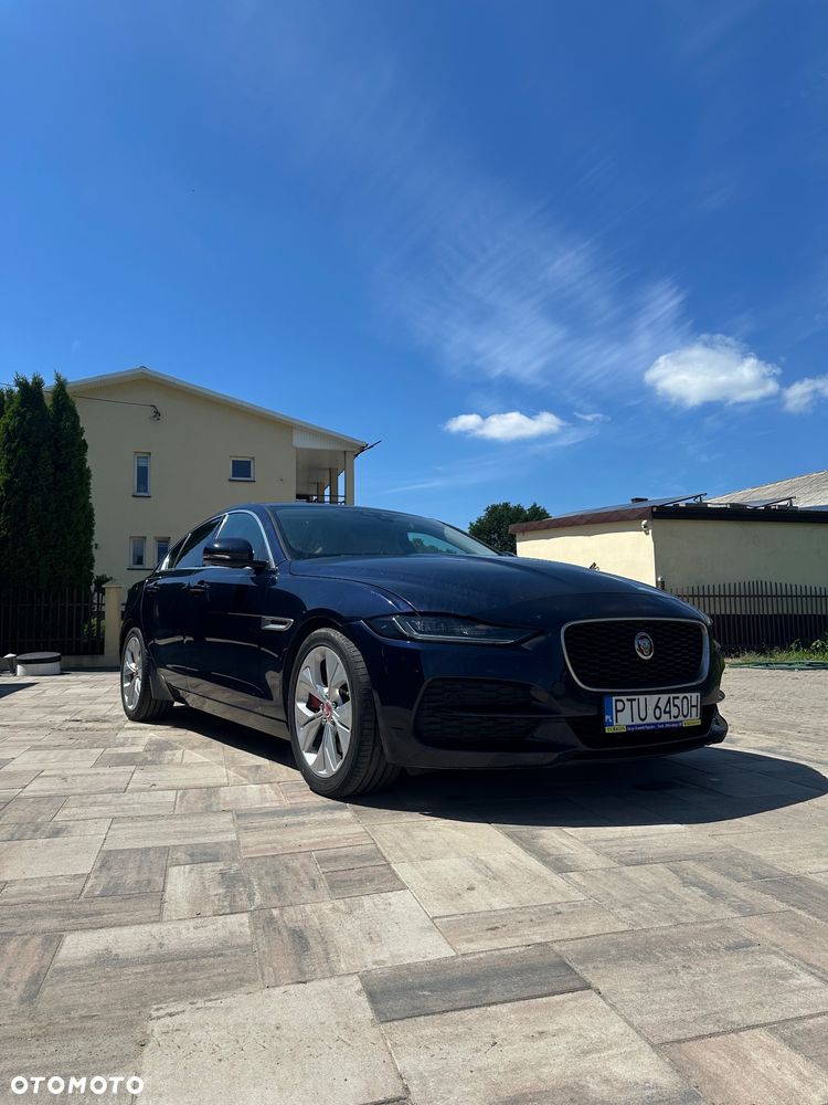 Jaguar XE - 1