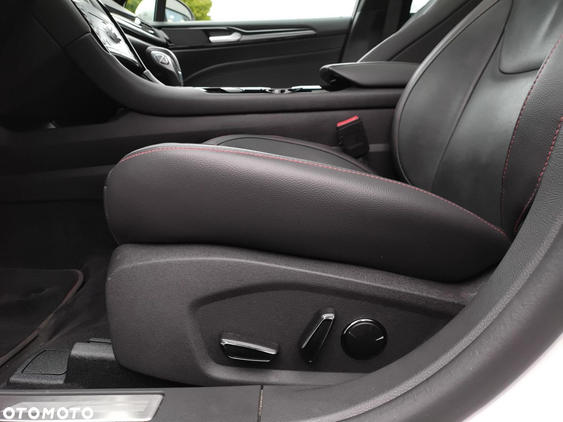 Ford Mondeo 2.0 Hybrid ST-Line X - 25