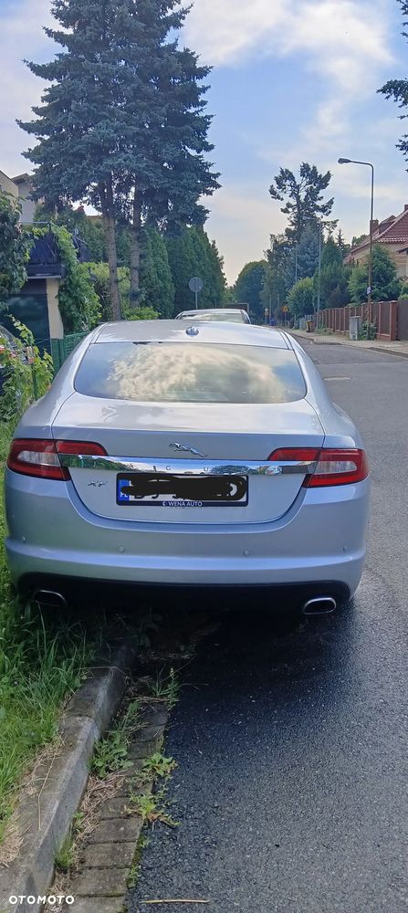 Jaguar XF 2.7 V6 D Luxury - 3