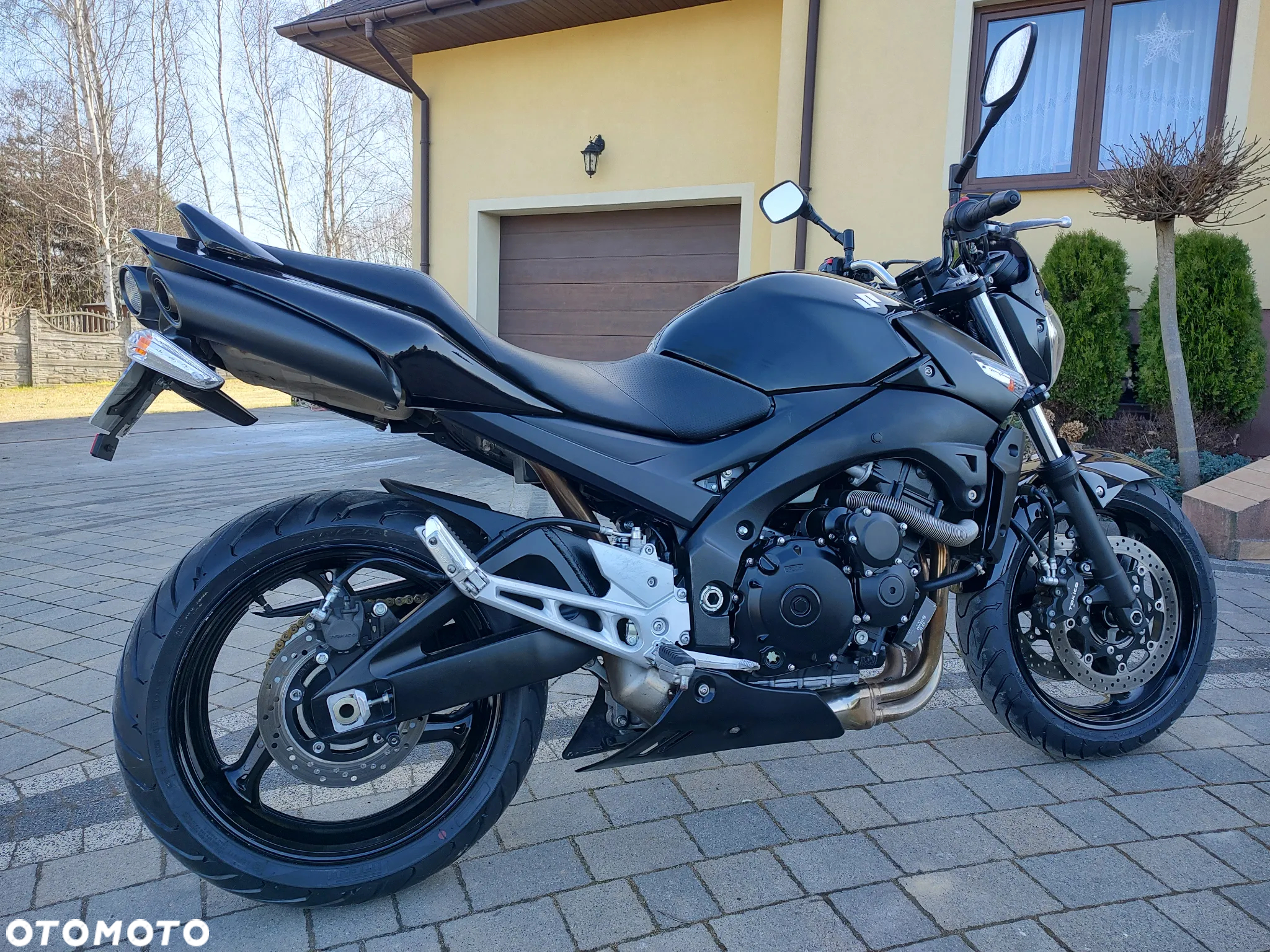 Suzuki GSR - 6