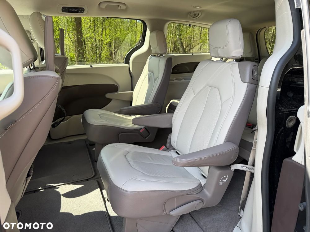 Chrysler Pacifica - 15